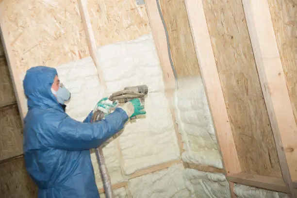 عزل الفوم (البولي يوريثان): أسرار التقنية التي غيرت معايير البناء في السعودية